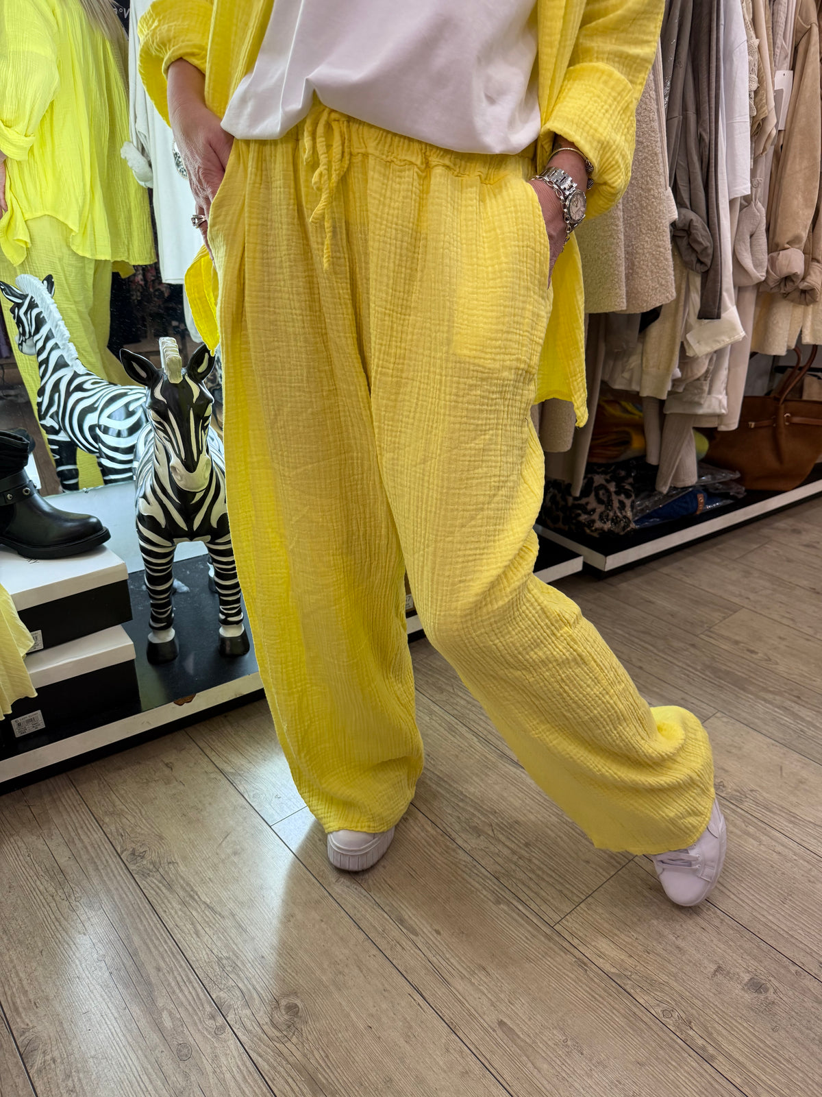 Pantalon gaz de coton jaune