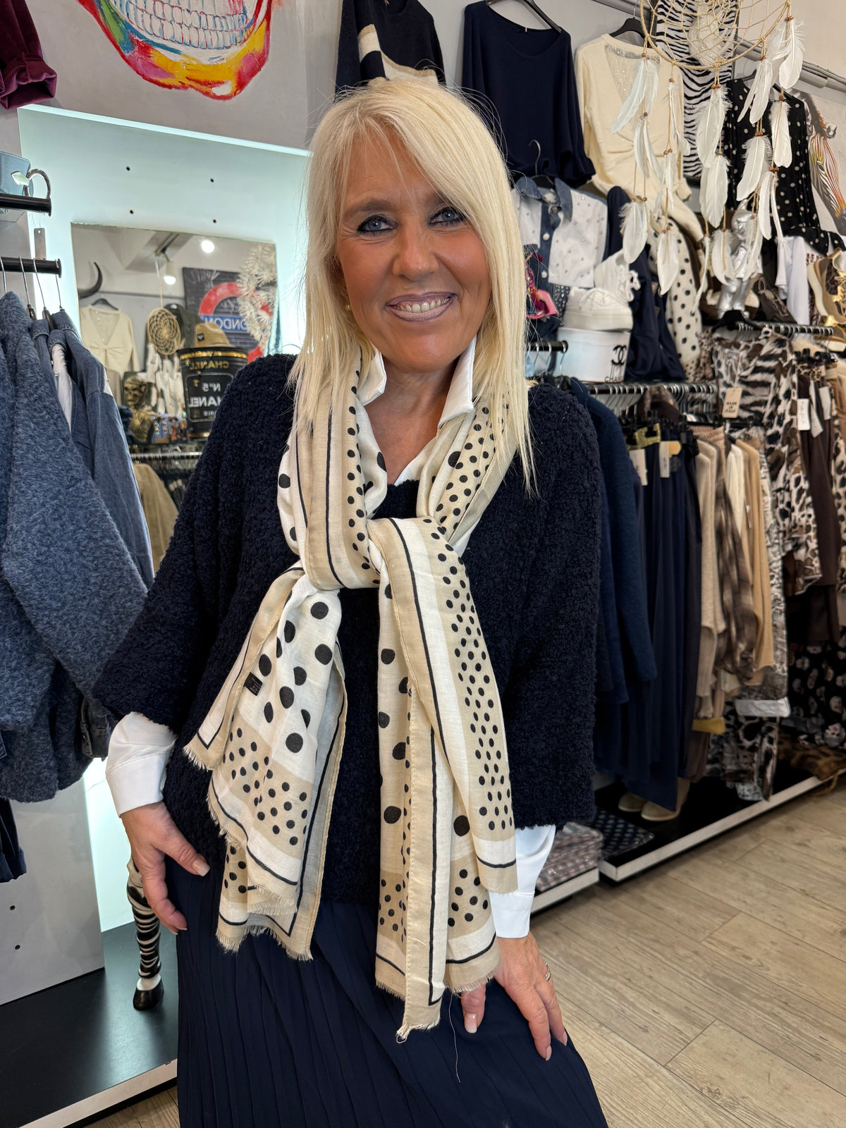 Écharpe beige pois noir